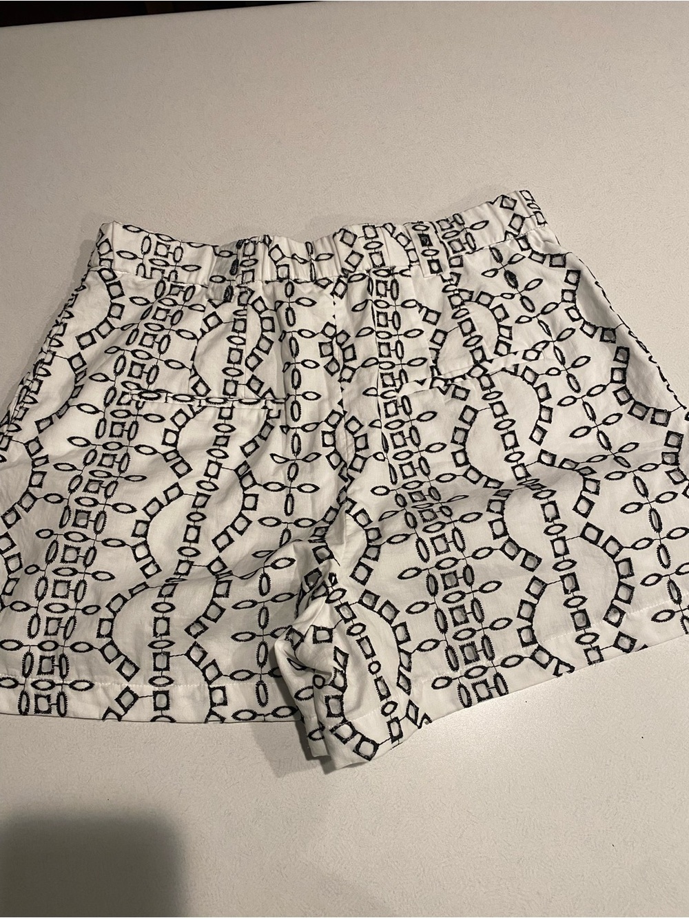 Women's Express White Patterned High-Waist Shorts 10 - Picture 3 of 5